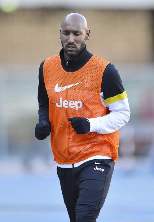 <b>B�R TEKL�F YETER</b>  <p>F�rt�na yabanc� kontenjan�n� a�maya �al���rken, Frans�z golc� Anelka'n�n T�rkiye menajeri, "Trabzonspor istesin Anelka hizmetinizde" dedi.</p> <b>(FOTOMA�)</b>