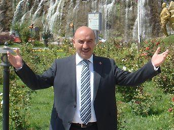 "Bir yorum yapmayacam ama benim izgim hep dz olmutur. Makam mevki iin kimseye eilip bklen bir yapm olmamtr. Ama bizim yapmz dzdr. Bir o dalda bir bu dalda deildir. Artk o partinin takdiridir tabii."