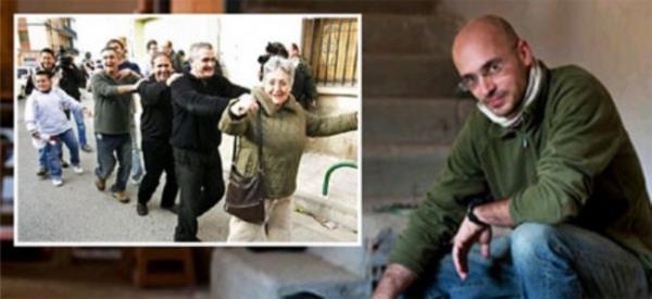 <p><b>Lotonun kynde vurmad tek kii:</b></p>   Cotis Mitsotakis spaya'nn Sodeto Ky'ne 2012'de Avrupa'nn en byk lotosu kt. 70 kiilik kyde herkes 950 milyon dolarlk lotodan payna deni ald.   <p><b>Bir kii hari:</b> Cotis Mitsotakis! Yunan asll film yapmcs kyllerin bilete ortak ol nerisini kabut etmedi.</p>