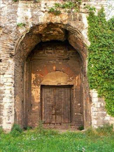 Onu Avrupa devletlerinde st dzey devlet grevlisi bir misyoner sanyorlard. Baz gardiyanlar ise onun casus olduunu sylemilerdi. Ve bu yzden ona trl ikenceler yaptlar.