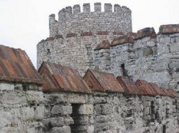 Pagan ise kendini acyla eitmi olduundan dolay acya dayanklyd ve ne ikencecilerin istedii itiraflar yapyor, ne de ac dolu lklar atyordu. Bu da ikencenin dozunun ykselmesine sebep oluyordu her geen gn.