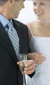 <b>FRANSA</b> Evlilik kabndan arap; Bir ilgin gelenek de; gelin ve damadn, evlilik gnlerinde kullanlan ve nesilden nesile aktarlan evlilik kabndan arap imesidir.