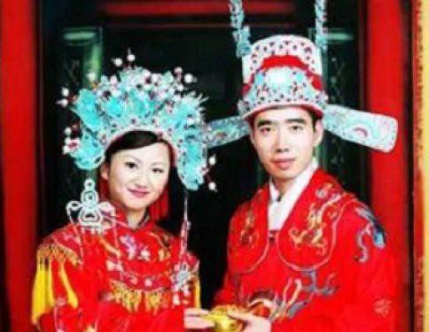 Ay takviminin 7. aynn son 15 gnnde evlenmenin uursuz olduuna, nk o dnemde cehennemin kapsnn alp kayp ruhlarn serbest kaldna inanlyor.