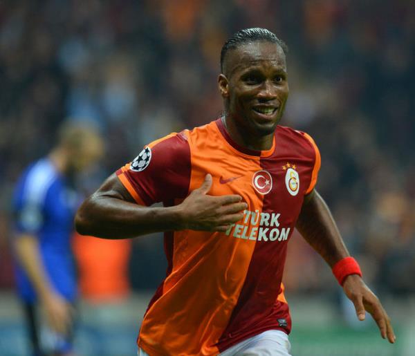 UEFA ampiyonlar Ligi grubundaki ilk manda teknik direktr Fatih Terim ynetiminde spanya'nn Real Madrid takmna 6-1 yenilen Galatasaray, daha sonra greve getirilen Roberto Mancini ynetiminde kt iki mata, deplasmanda Juventus ile 2-2 berabere kald, stanbul'da da Kopenhag' 3-1 yendi.