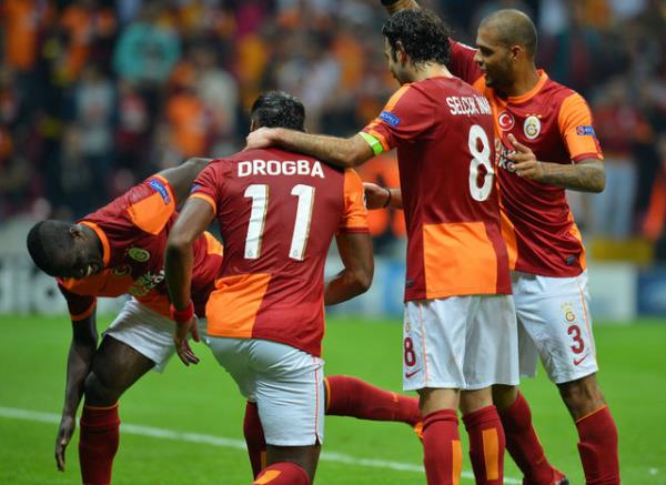 Galatasaray'n gruptan kmas iin byk nem tayan Kopenhag karlamasnda yldz oyuncular kaleci Fernando Muslera ile Wesley Sneijder forma giyemeyecek.