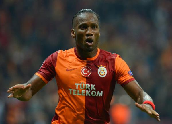 Sar-krmzl takm, 13 yl nce Trk futbol tarihinin en byk baarlarndan olan UEFA Kupas ampiyonluunu Danimarka ekibinin sahasnda elde etti.