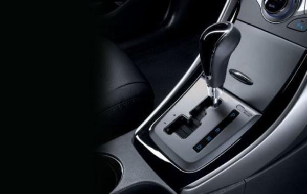 Ylbandan itibaren trafik cezalar da yeniden deerleme orannda artrlacak. Buna gre krmz kta gemenin 166 lira olan cezas, yeni ylda 172 liraya ykselecek. Ayrca alkoll ara kullananlar yeni ylda ilk yakalamada 727 lira, ikinci yakalamada ise 911 lira demek zorunda kalacak. Hz snrn yzde 30'a kadar aan srcler 172 lira, yzde 30'un zerinde aanlar ise 356 lira ceza deyecek. Yeni ylda emniyet kemeri takmayanlar ve park yasan ihlal edenler 80 liralk ceza ile kar karya kalacak.