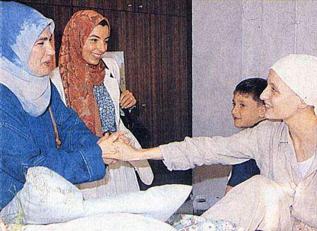 CHP Genel Bakan Yardmcs ve stanbul Milletvekili afak Pavey, geen Perembe gn TBMM Genel Kurulu&#8217;nda ilk kez bartl vekillerin de yer ald toplantda yapt konuma ile 19 yandayken 22 Mays 1996&#8217;da bandan geen bir kaza nedeniyle meydana gelen engelli olma durumuna da atfta bulunup, &#8220;Meclis&#8217;te pantolon giymesi, bir erkek vekil tarafndan engellenmi, bir kadn vekil olarak yapyorum. Olmayan baca, erkekler tarafndan siyaset sohbetine dntrlen biri olarak yapyorum.&#8221; demiti.