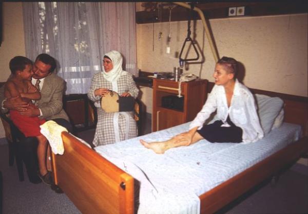 Pavey Trkiye&#8217;ye dndkten sonra yaklak 1.5 ay Alman Hastanesi&#8217;nde yatt. Pavey&#8217;in annesi gazeteci Aye nal&#8217; ok yakn tanyan ve o tarihte stanbul Bykehir Belediye Bakan olan Recep Tayyip Erdoan ei Emine Erdoan ile beraberindeki 20 kiilik bir ekiple hastanede ziyaret etti.