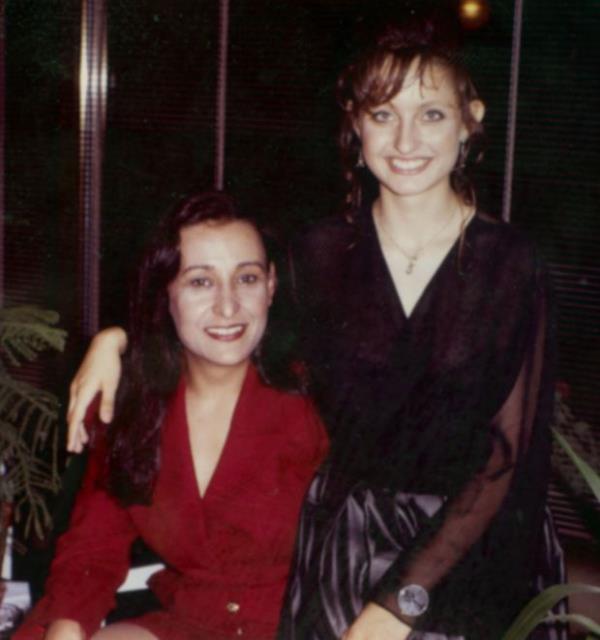 afak Pavey&#8217;in kaza ile ilgili notlarna yer verildii kitapta, Pavey korkun kaza anlarn yle hatrlyor; &#8220;Zrih&#8217;e indiimde gece Miralovsky bize geldi. Uzun zamandr kan kanseri o. Prag&#8217;da kemoterapi grd hastaneden yeni kt ve soluu Zrih&#8217;te ald. eitli aratrmalar sonucu umutsuz kanser hastalarn iyiletiren bir doktor bulduk ona. Miralovsky&#8217;i dinlendirip, sabaha kadar Richard&#8217;la sohbet ediyoruz. Richard kat komumuz. Sabah Mira&#8217;y alp Banhoff&#8217;a gidiyorum. Ona, &#8220;Bekle&#8221; diyorum, yorulmamas gerek. &#8220;Bileti alp geleceim&#8221;. Kouyorum, Mira kompartmanda. Bileti uzatyorum. elik ve demirden olumu bir dev grlts. Hi bitmeyecek sanyorum. Bir an boluktaym.