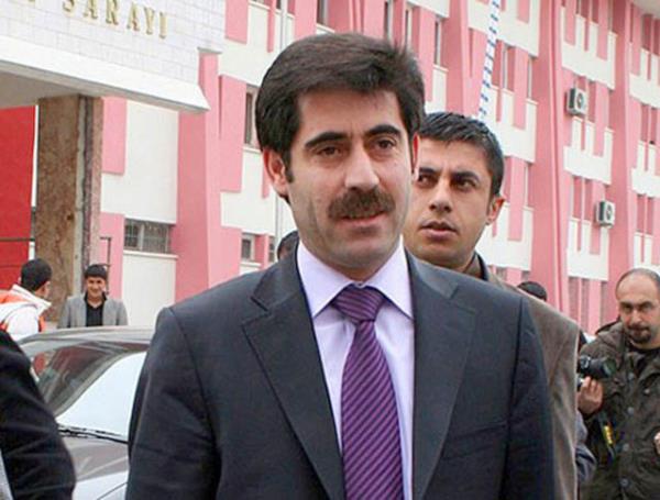 <p><b>VAN...</b></p>  1. DTP`li Bekir Kaya 2009`da %53,54 ile kazanmt  <p> 2. AK PART - Adalet ve Kalknma Partisi %39,2 </p>  3. SP - Saadet Partisi %3,6   <p> 4. DSP - Demokratik Sol Parti %0,9 </p>