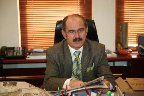 <p><b>ESKEHR...</b></p>  1. DSP`li Ylmaz Bykeren 2009`da %51,51 ile kazand.  <p> 2. AK PART - Adalet ve Kalknma Partisi %37,1 </p>  3. MHP - Milliyeti Hareket Partisi %5,7   <p> 4. CHP - Cumhuriyet Halk Partisi %2,7 </p>