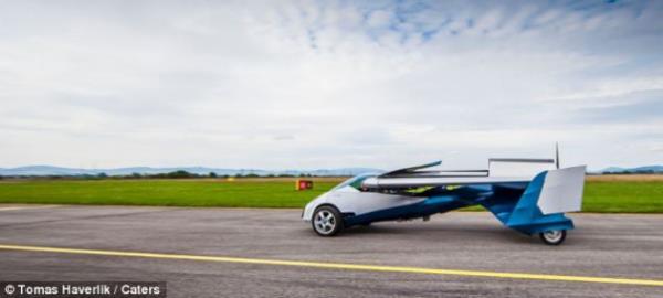 Normal otomobil modunda saatte 158 kilometre hza ulaan mthi icat, kanatlar alp havalandnda 198 kilometre hza kadar ulaabiliyor.