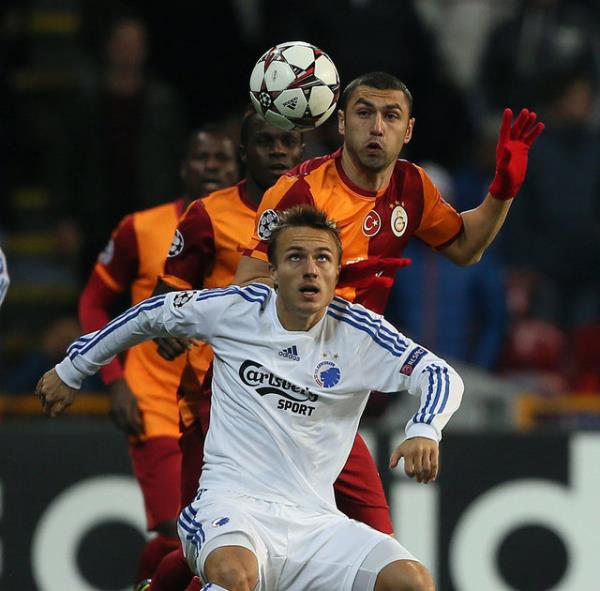 <p><b>FYENS (DANMARKA): Kopenhag ampiyonlar Ligi'nde canl kald.</b></p>  Daniel Braaten'in ma kazandran gol Kopenhag'n 40 bin taraftarn lgna evirdi.