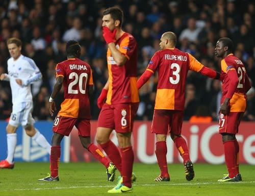 - Adn ne ?  <p>+ Burak Ylmaz</p>  - Anlam ne ?  <p>+ Kalecinin degajndan bile ofsayta den ilk futbolcu tanesi</p>