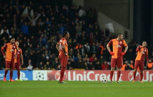 ampiyonlar Ligi'nde deplasmanda Kopenhag'a yenilen Galatasaray'a sosyal medyadan tepki yad zellikle golc isme...