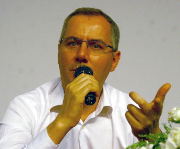 Milletvekilinin kard hesaba gre sekreterin 174 bin liray hesaptan farkettirmeden ekebilmesi iin her ay ortalama 2 bin 200 TL civarnda para ekmesi gerekiyor.