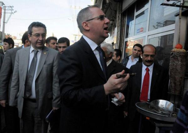 Sekreter kabul etmeyince milletvekili savcla su duyurusunda bulundu.