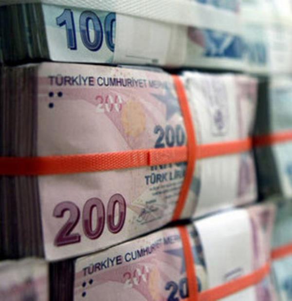 Sekreter Y.M. dava srecinde kendisine zarar verebilecei gerekesiyle aklama yapmaktan kand.