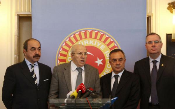 Borlar, alacaklar, demeleri sekreterler takip ediyor.