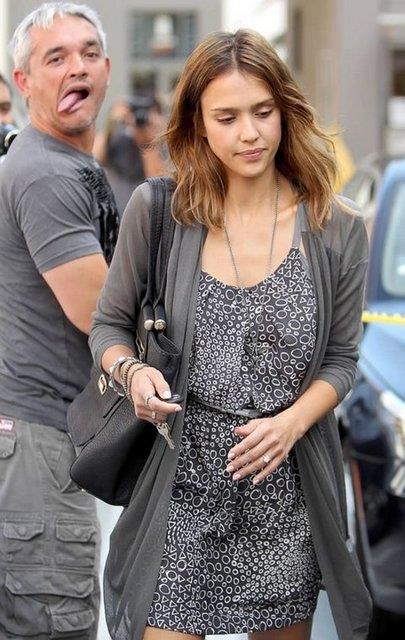 Fotoraf karelerine giren davetsizler yznden komik duruma dt.O davetsiz misafirler yznden bakn bu insanlar nasl rezil oldu.te o grntler..