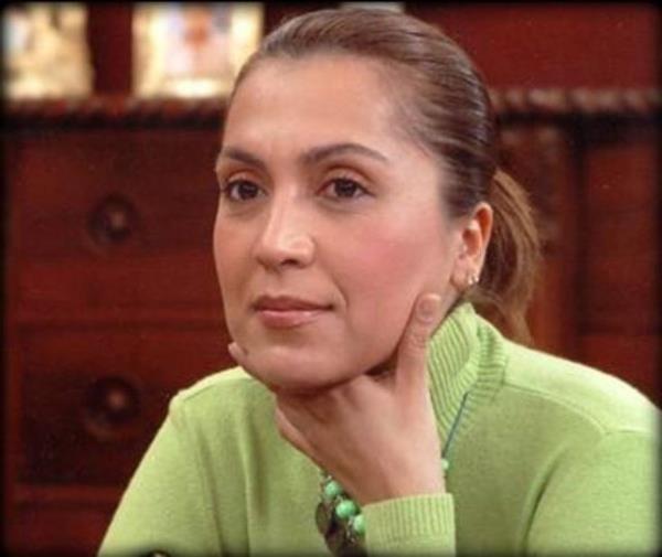 Tatl Hayat dizisindeki Meneke rol ile ilgi toplad.