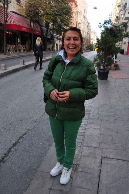 zel bir televizyon kanalnda sunuculuk yapt. 2006'da Asuman Dabak Tiyatrosu'nu kurdu.