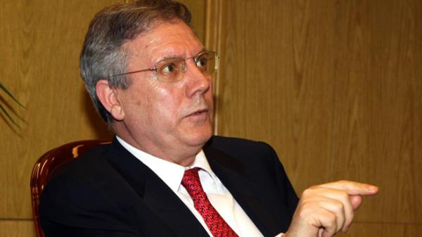 9 branta zirveyi hedefleyen Fenerbahe Spor Kulb'nn tm deerli sporcularna baarlar diliyor ve tm Fenerbahe camiasn sayg ve sevgilerimi iletiyorum.