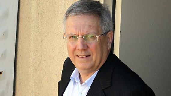 <p><b>DERB NCES DOSTLUK MESAJI</b></p>  Bu arada zellikle spor medyas ve rakip kulp ynetici arkadalarmzn da tpk bizlerin yapacak olduu gibi, msabaka ncesinde spor ve dostluk dnda kamuoyunda gerginlik yaratacak mesajlardan kanmasn, hafta sonu sadece dost ve rakiplerimizle top oynayacamz, bunun bir spor ve lenden baka bir ey olmadn unutmamalarn diliyorum.