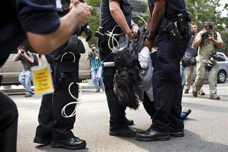 <b>Amerikan polisinin Wallstreet olaylar�na m�dahalesi</b>