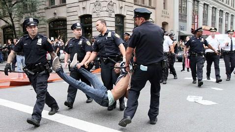 <b>Amerikan polisinin Wallstreet olaylar�na m�dahalesi</b>