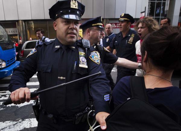 <b>Amerikan polisinin Wallstreet olaylar�na m�dahalesi</b>