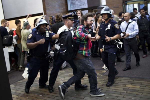 <b>Amerikan polisinin Wallstreet olaylar�na m�dahalesi</b>