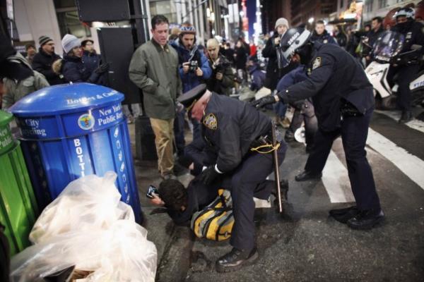 <b>Amerikan polisinin Wallstreet olaylar�na m�dahalesi</b>