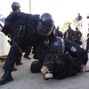 <b>Amerikan polisinin Wallstreet olaylar�na m�dahalesi</b>