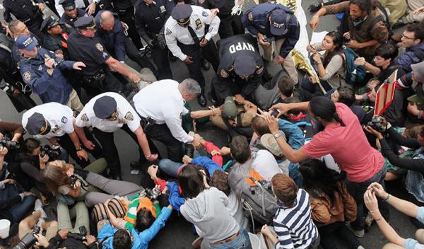 <b>Amerikan polisinin Wallstreet olaylar�na m�dahalesi</b>