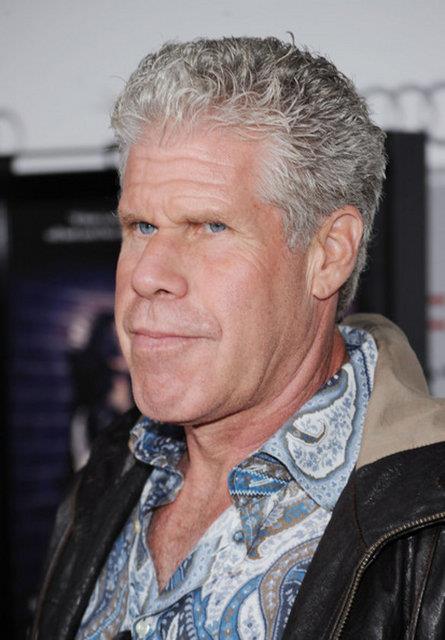 Ron Perlman hayat verdi.