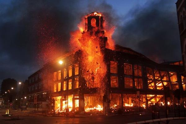 <b>Orant�s�z g�� kullan�m� noktas�nda sadece gazla de�il, plastik mermi ve elektro �oklu tabancayla m�dahale edildi.</b>