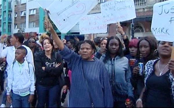 Tatilini yar�da b�rak�p �lkesine d�nd�, parlamentoyu toplad�.