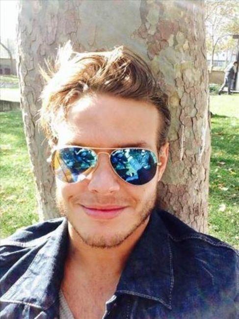 MURAT CEYLAN Okulda ders arasnaktm nadir anlardan biri.