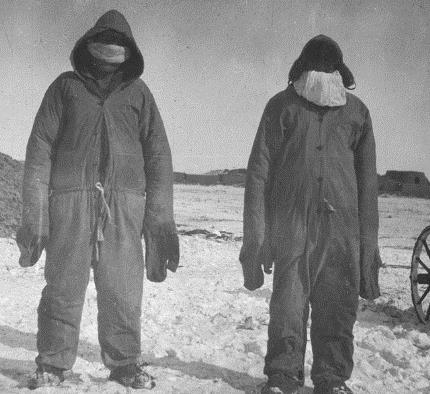 ou fabrika, market, dkkan ve devlet dairesi kapand iin ekonomi de kmt. Btn bunlara daha sonra yiyecek ksntlar da eklenince toplumun refah seviyesindeki bozulma katlanlamaz hale geldi.