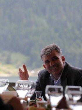 nce "Cumhurbakannn Portresi" baln tayan blm, yeni fotoraflarn da yer almas ile birlikte "Cumhurbakannn Albmnden" adn ald.