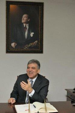 Bu balk altnda yer verilen fotoraflar Cumhurbakan Gl, kendisi seti.