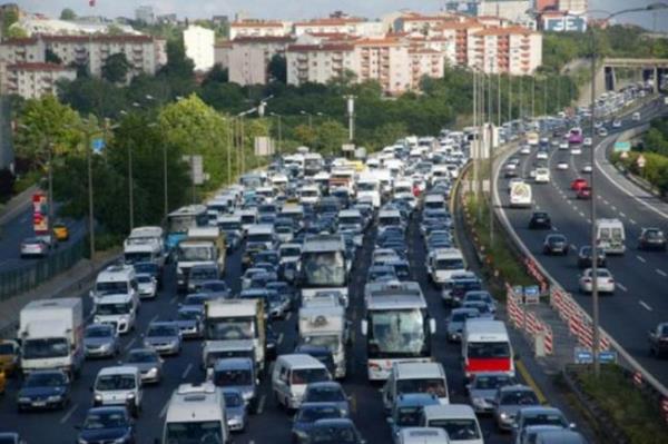Trafik endeksinde, Trkiye'de srclerin ylda ortalama 12 gnlerini trafikte skk kalarak geirdikleri belirlendi.