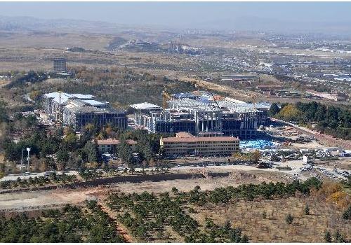 Yeni binann eksi 2'nci katna doal afetlerde kullanlmak zere "Kriz Merkezi" kurulacak.