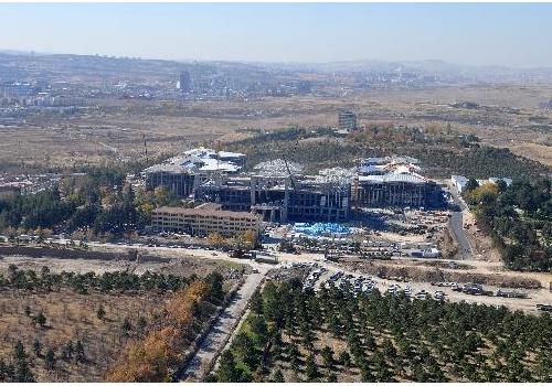 Cumhurbakanl gibi birden ok girii bulunan yeni bina, yaklak olarak 650 milyon liraya mal olacak.