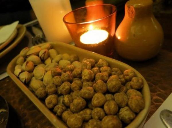 �ikolata, �erez gibi at��t�rmal�klar� sak�n tek ba��na yeme! Bir �s�r�k �ikolatan�n hatr� b�y�kt�r!