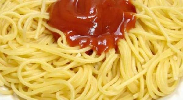 Yapabilece�in ba�ka bir yemek yoksa makarna ve yumurta sto�u sa�lam olmal�!