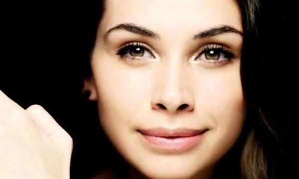 Begm Birgren farkl gzelliiyle dikkat ekiyo