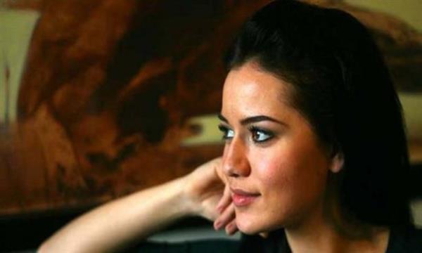 Fahriye Evcen, talyan yldz Monica Bellucciye benzerliiyle dikkat ekiyor.